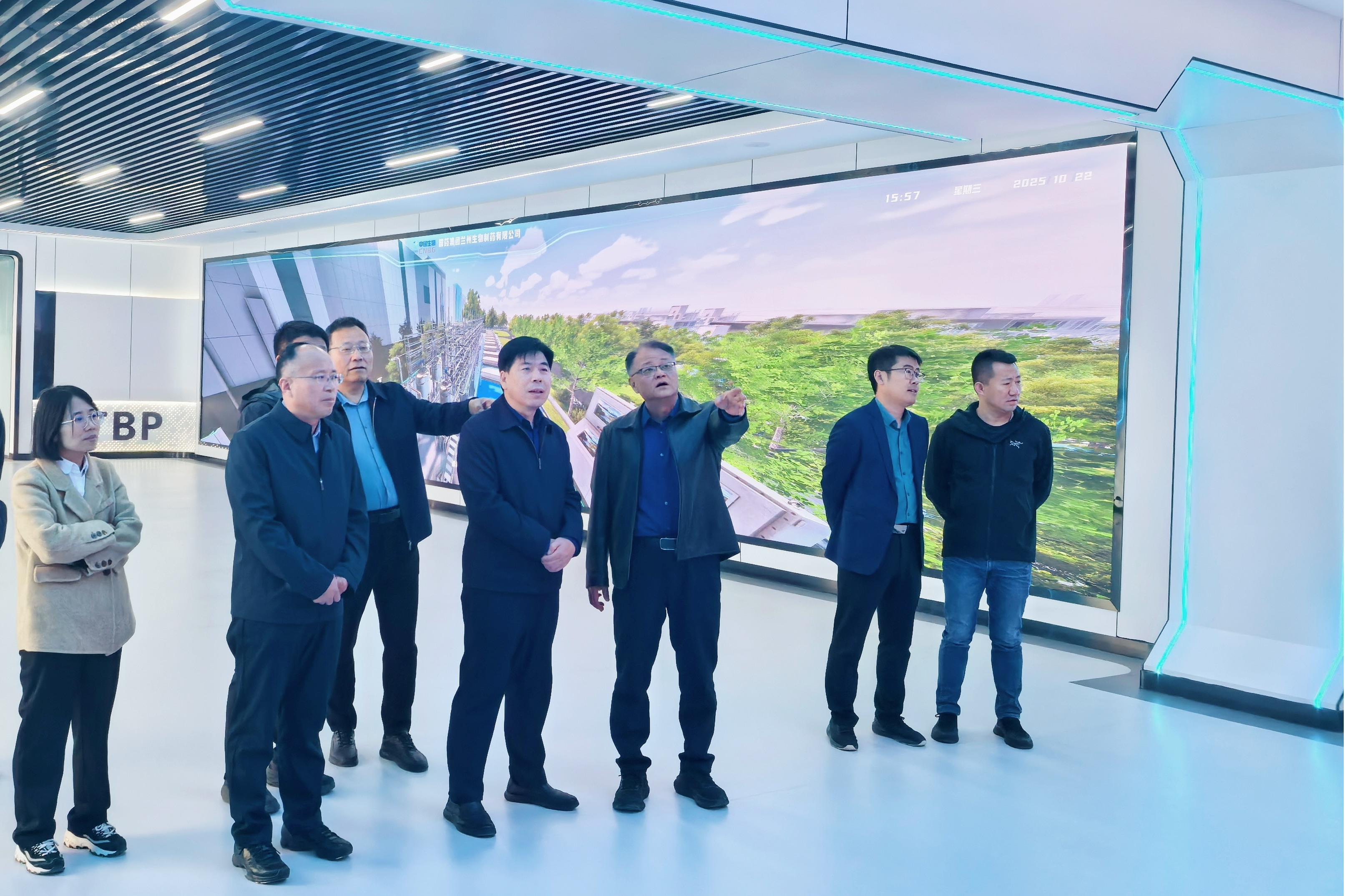 甘肅省紅十字會(huì)黨組書記、常務(wù)副會(huì)長(zhǎng)任進(jìn)全一行赴國(guó)藥天壇蘭州項(xiàng)目考察交流